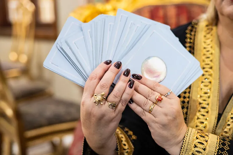Orientação espiritual para afastamento de influências negativas e rivais